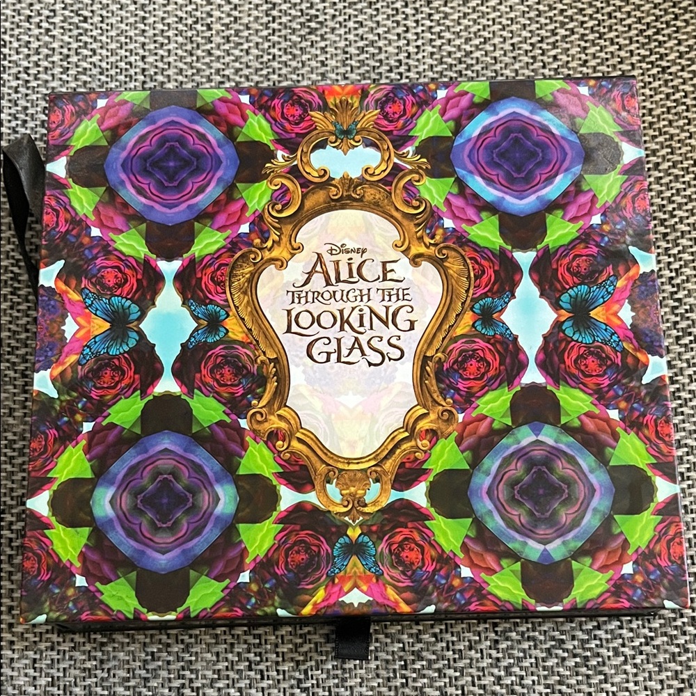 Urban Decay Alice Through the Looking Glass Eyeshadow Palette